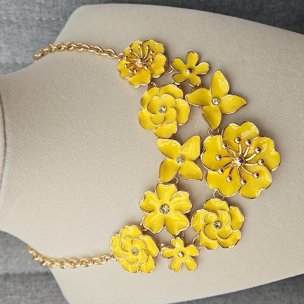 Stunning Liz Claiborne Enamel Bloom Statwment Necklace In Yellow, NWT